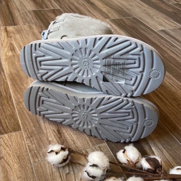 🌿UGG🌿 BAILEY BOW ABSTRACT SPLATTER BOOTS - Picture 13 of 15